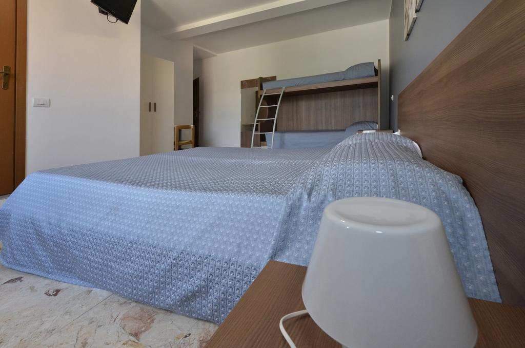 Albergo Della Torre เชอร์นอบบิโอ ห้อง รูปภาพ