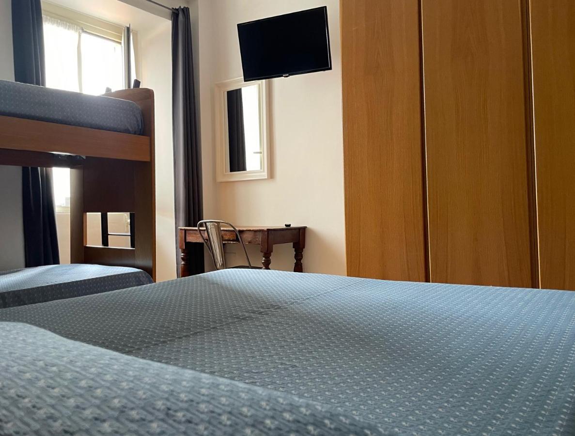 Albergo Della Torre เชอร์นอบบิโอ ภายนอก รูปภาพ