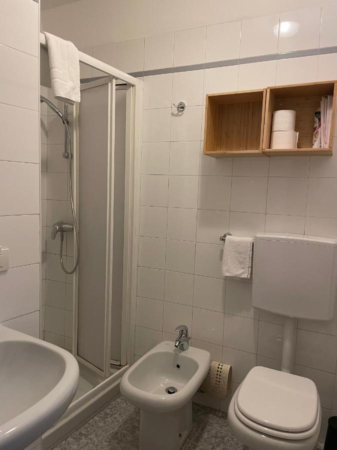 Albergo Della Torre เชอร์นอบบิโอ ภายนอก รูปภาพ