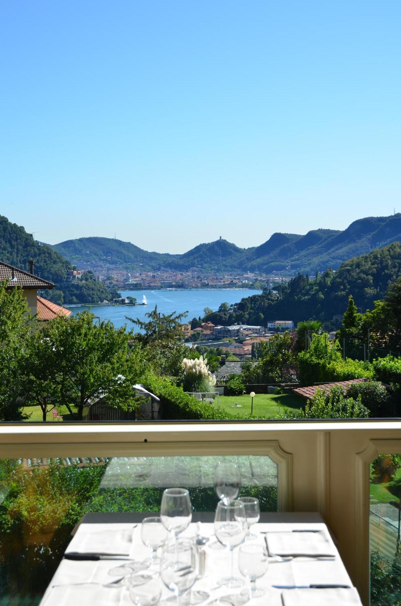 Albergo Della Torre เชอร์นอบบิโอ ภายนอก รูปภาพ