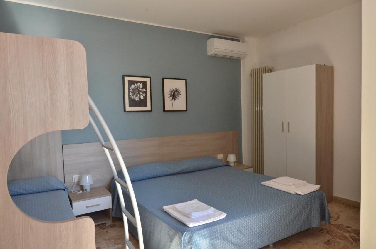 Albergo Della Torre เชอร์นอบบิโอ ภายนอก รูปภาพ