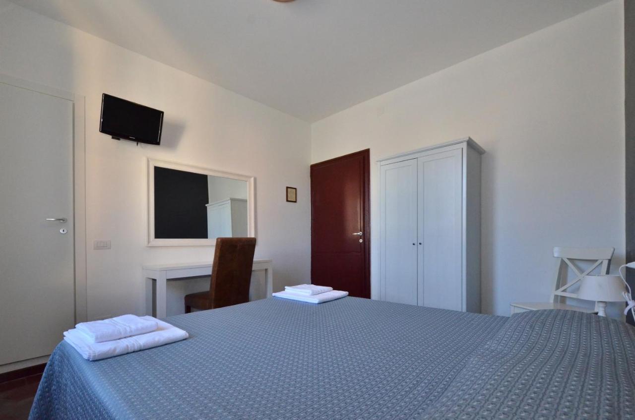 Albergo Della Torre เชอร์นอบบิโอ ภายนอก รูปภาพ